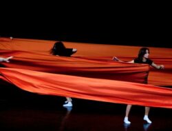 La chorégraphe belge Miet Warlop emballe la Biennale de la danse de Lyon