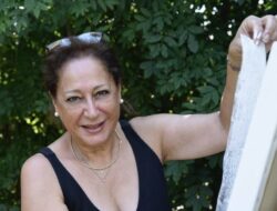 Guilmette Baghdadi : un art minimaliste entre spiritualité, blanc, bleu, rouge, pourpre et doré