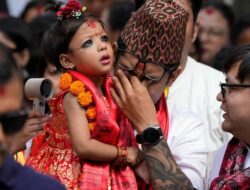 Aryatara Shakya : La nouvelle déesse vivante du Népal à seulement 2 ans