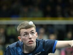 Flavien Coton, 17 ans : Un rêve brisé aux portes des quarts de finale face au 9e mondial au Grand Smash de Pékin.