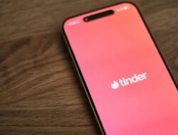 Rencontre Tinder : il vole la voiture de sa conquête et finit en prison